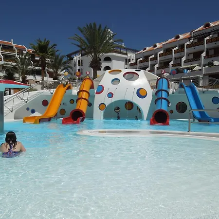 Apartment Beachfront No 3 With Fantastic Sea-view, Heated Pool, Close To The Sea Playa de las Américas