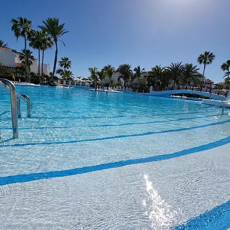 Beachfront No 3 With Fantastic Sea-view, Heated Pool, Close To The Sea Appartement