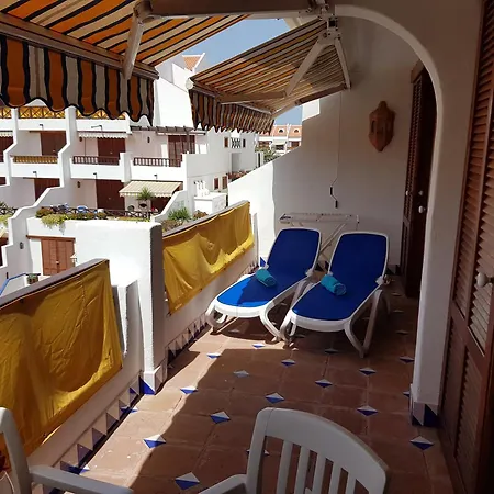 公寓 Beachfront No 3 With Fantastic Sea-view, Heated Pool, Close To The Sea