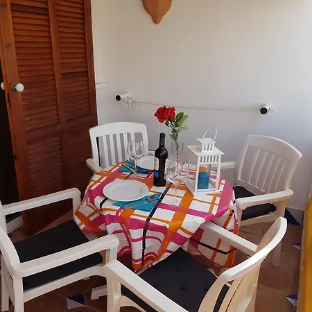 公寓 Beachfront No 3 With Fantastic Sea-view, Heated Pool, Close To The Sea