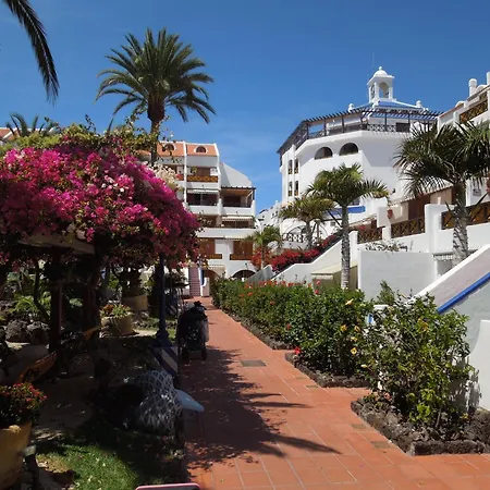 公寓 Beachfront No 3 With Fantastic Sea-view, Heated Pool, Close To The Sea