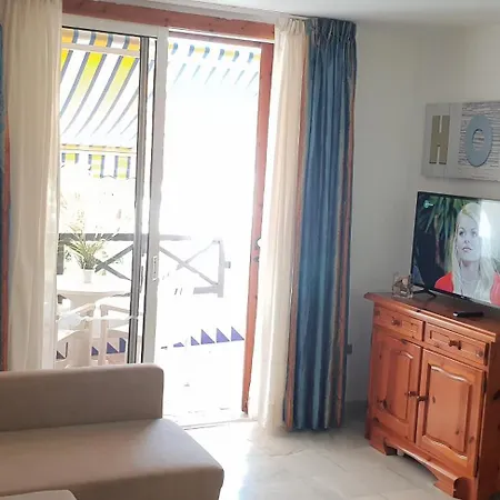 Beachfront No 3 With Fantastic Sea-view, Heated Pool, Close To The Sea 美洲海滩